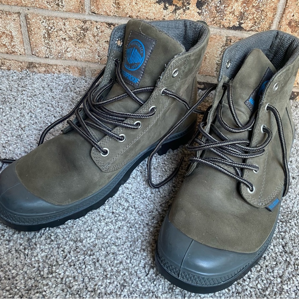 Palladium high top boots Mens Size 7 or Women 8.5